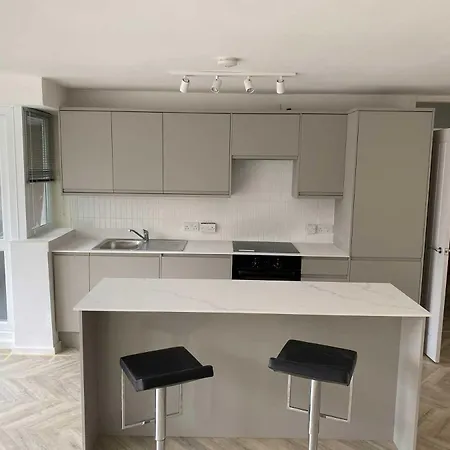 Stylish 2-bed Flat In North Leeds, Great Location * ليدز