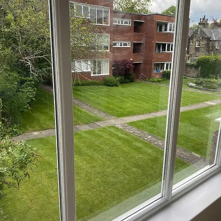 Stylish 2-bed Flat In North Leeds, Great Location شقة ليدز